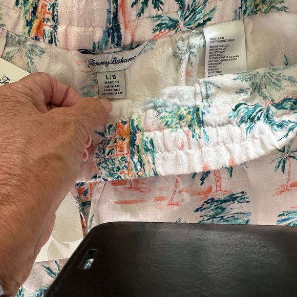 Tommy Bahama size L drawstring shorts. NWT - Picture 3 of 7